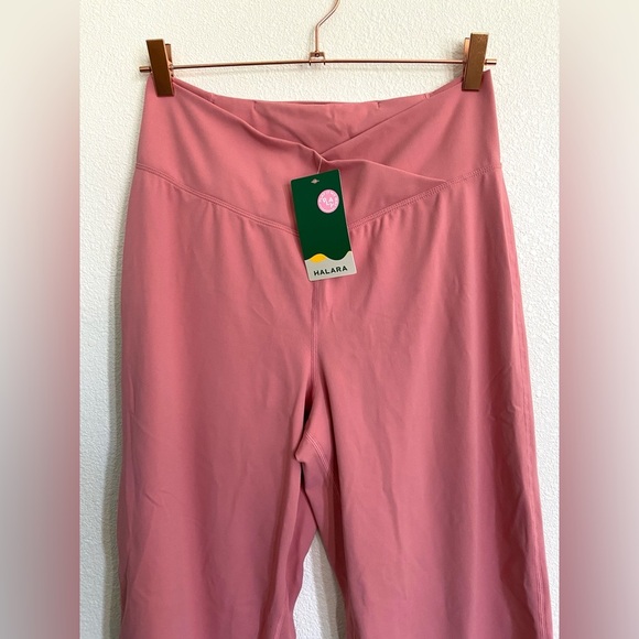 Halara Crossover High Waisted Back Pocket Wide Leg Yoga pants leggings - Picture 3 of 11